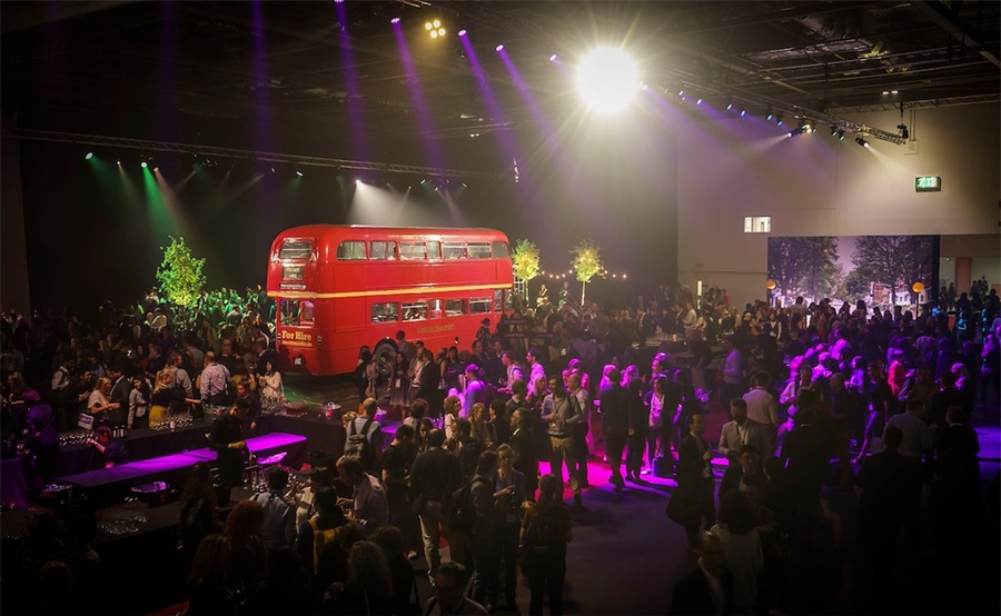 据说这场国际会议活动策划改造的体验区很有趣，标识性很明显 美陈网站 美陈前沿 