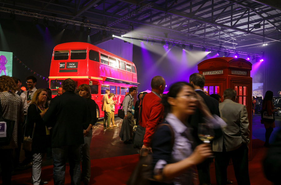 据说这场国际会议活动策划改造的体验区很有趣，标识性很明显 美陈网站 美陈前沿 