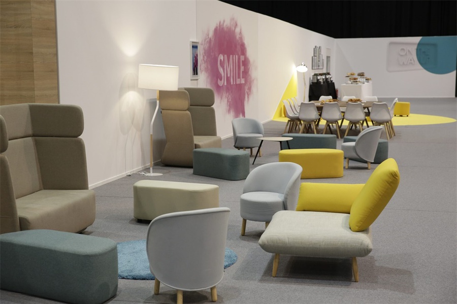 雪铁龙世界大会活动策划的发光「云」创造了一种温和的乐观感 美陈网站 美陈前沿 