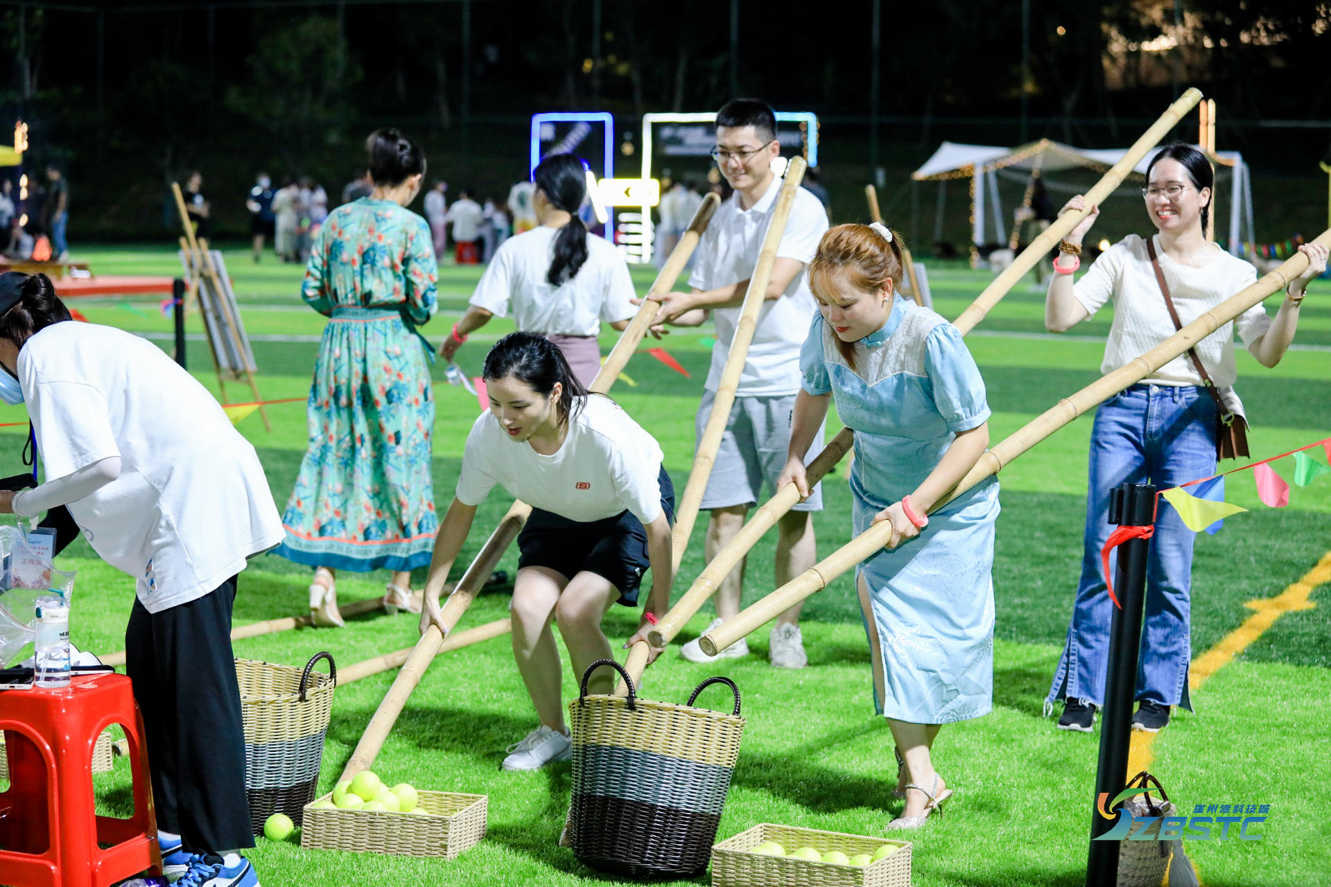 「守一生时光 寻四季花开」主题青春汇活动策划仿佛户外婚礼现场 美陈网站 美陈前沿 