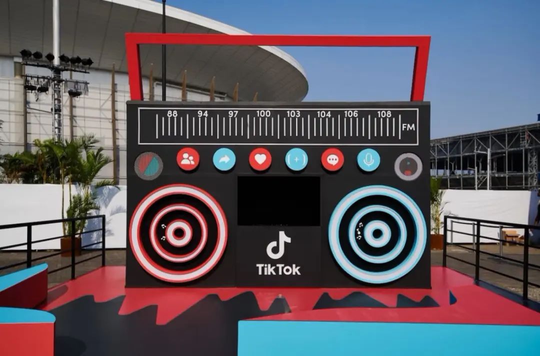 抖音在巴西市场上的第一次线下活动策划展示了品牌对音乐的热情 美陈网站 美陈前沿 