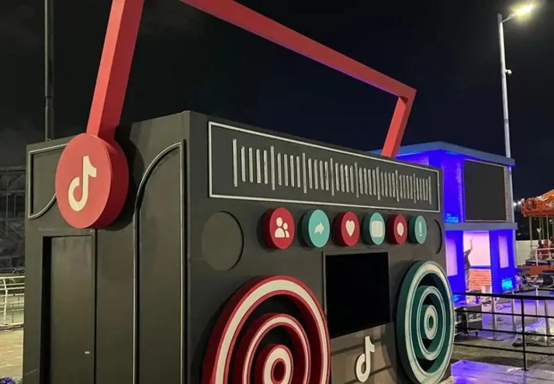 抖音在巴西市场上的第一次线下活动策划展示了品牌对音乐的热情 美陈网站 美陈前沿 