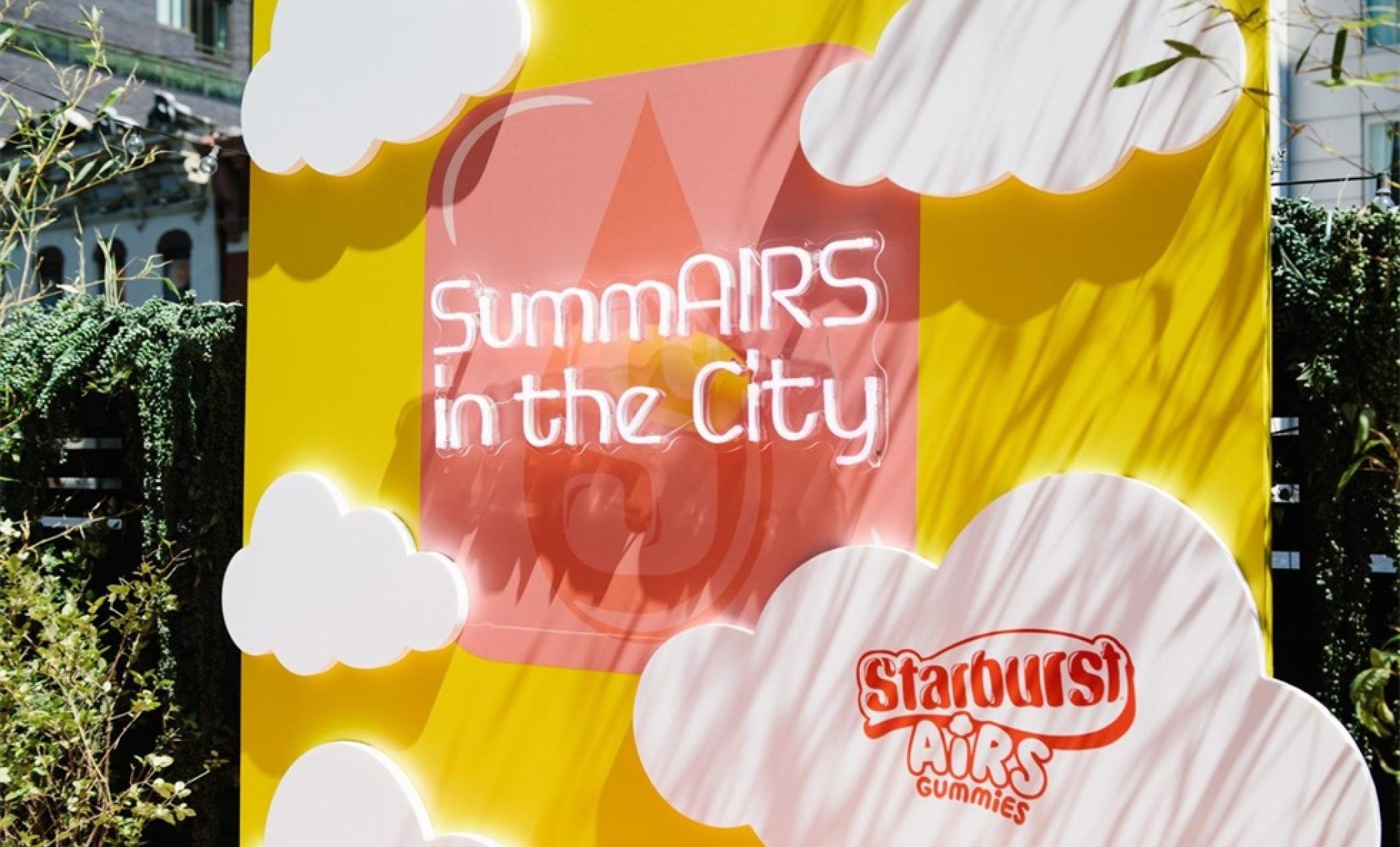 玛氏糖果在纽约办了一场泳池的体验派对活动「夏日工作日」活动策划 美陈网站 美陈前沿 