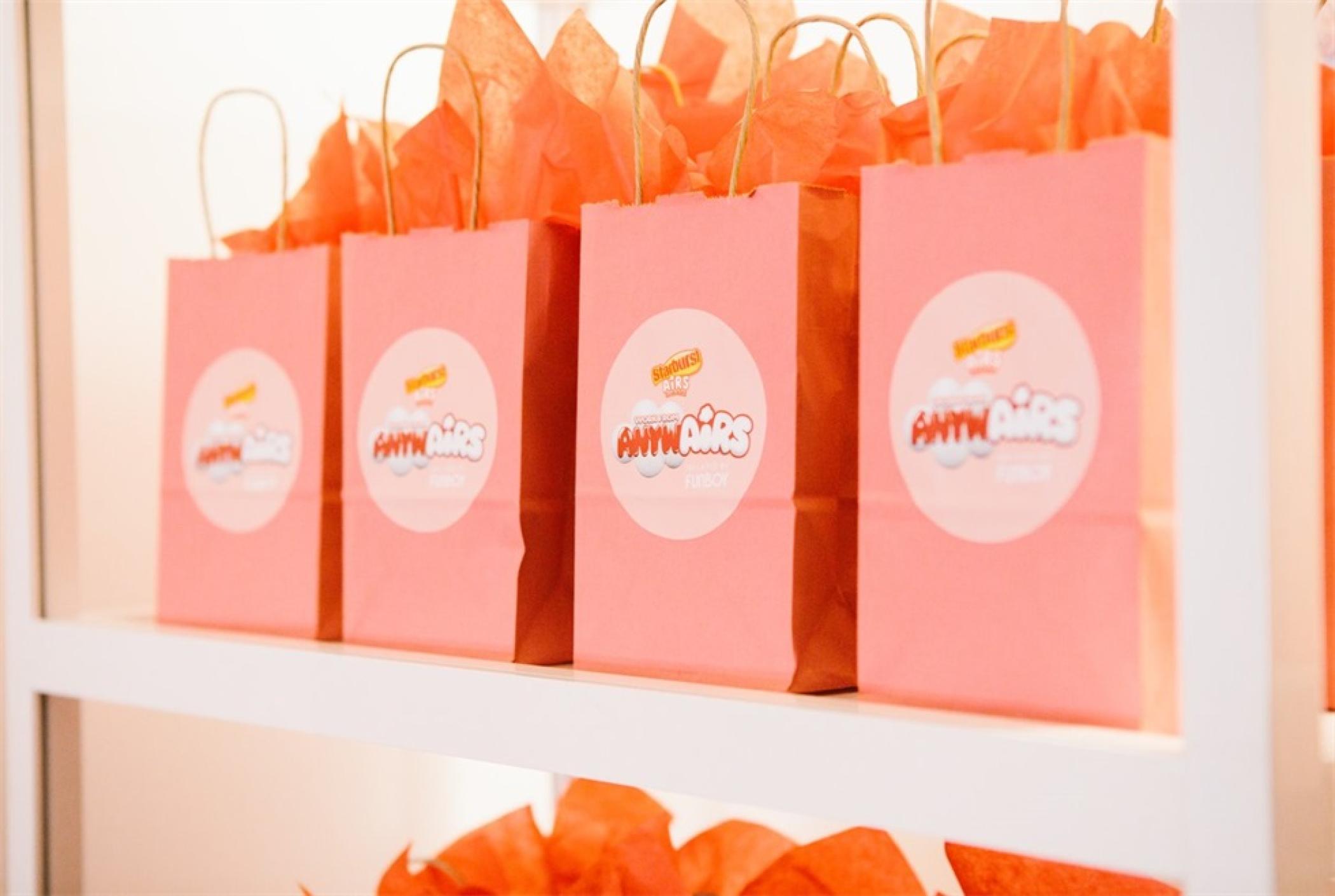 玛氏糖果在纽约办了一场泳池的体验派对活动「夏日工作日」活动策划 美陈网站 美陈前沿 