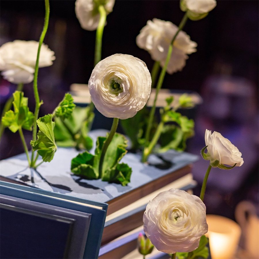 用书做设计元素的晚会活动策划打破刻板常规，惊艳了全场 美陈网站 美陈前沿 