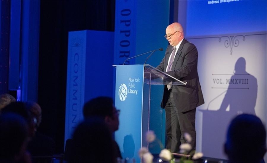 用书做设计元素的晚会活动策划打破刻板常规，惊艳了全场 美陈网站 美陈前沿 