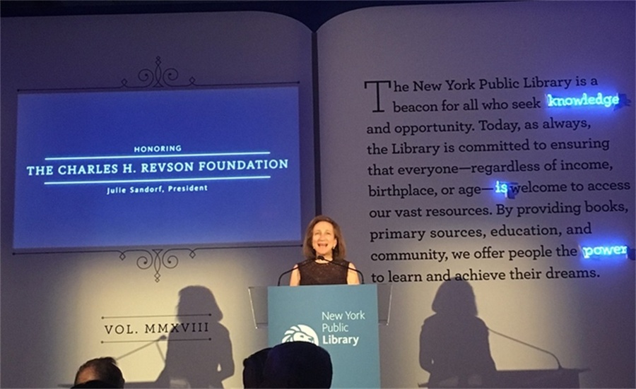 用书做设计元素的晚会活动策划打破刻板常规，惊艳了全场 美陈网站 美陈前沿 