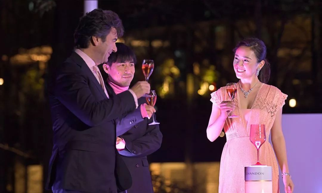 如此观赏性极强的气泡樱花展览活动，不走步一波太对不住它的美 美陈网站 美陈前沿 