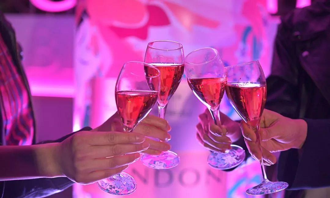 如此观赏性极强的气泡樱花展览活动，不走步一波太对不住它的美 美陈网站 美陈前沿 