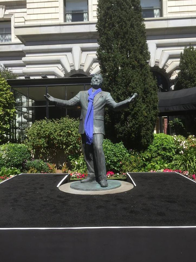 因为市歌，这座城市为他举办了铜像揭幕仪式活动，还有街道的命名 美陈网站 美陈前沿 