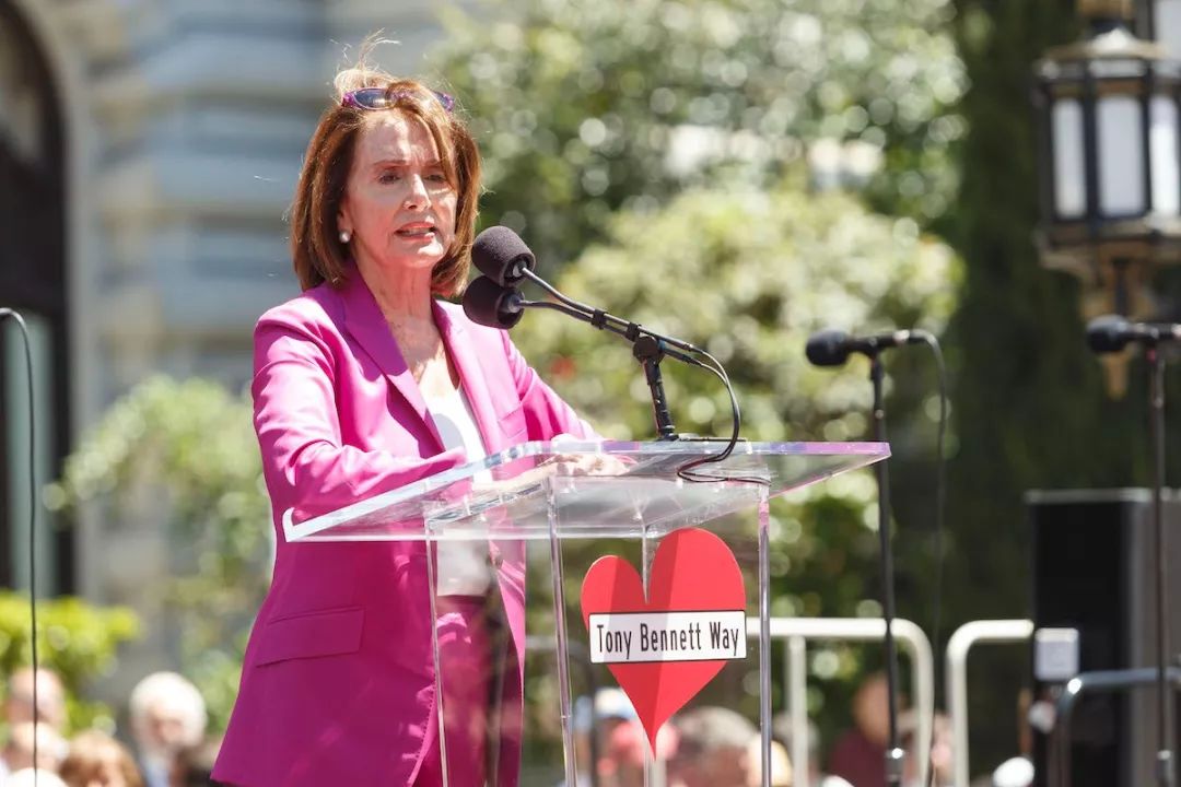 因为市歌，这座城市为他举办了铜像揭幕仪式活动，还有街道的命名 美陈网站 美陈前沿 