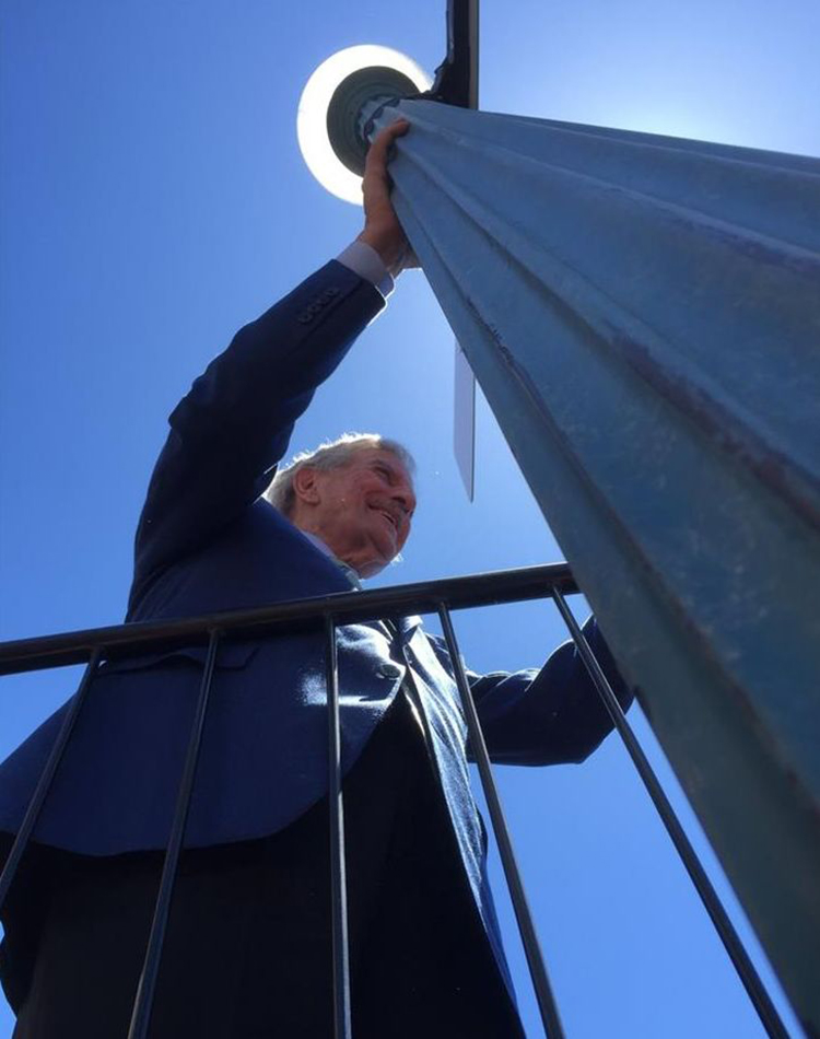 因为市歌，这座城市为他举办了铜像揭幕仪式活动，还有街道的命名 美陈网站 美陈前沿 