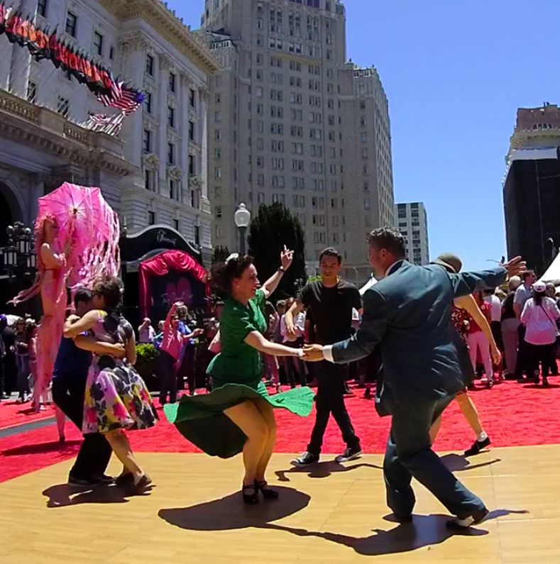 因为市歌，这座城市为他举办了铜像揭幕仪式活动，还有街道的命名 美陈网站 美陈前沿 