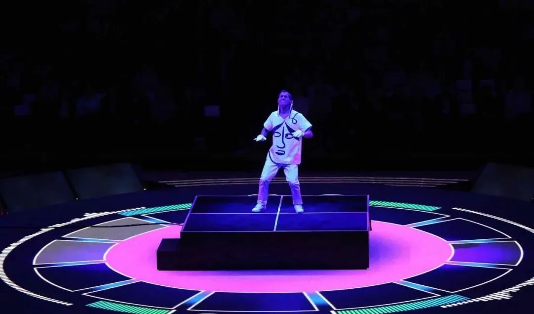 用动作就能操纵视觉的演出活动未来气息满满，身临其境的视觉效果很大胆 美陈网站 美陈前沿 