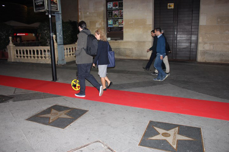 只用一条红地毯就把开业庆典活动中的临时演员变成了真正的明星 美陈网站 美陈前沿 