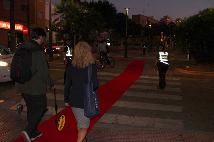 只用一条红地毯就把开业庆典活动中的临时演员变成了真正的明星 美陈网站 美陈前沿 