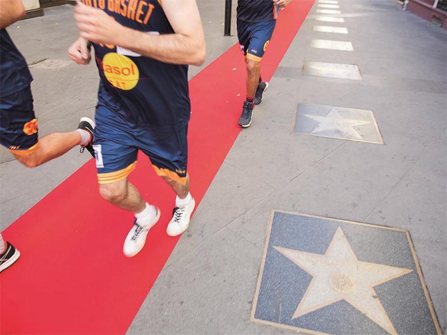 只用一条红地毯就把开业庆典活动中的临时演员变成了真正的明星 美陈网站 美陈前沿 