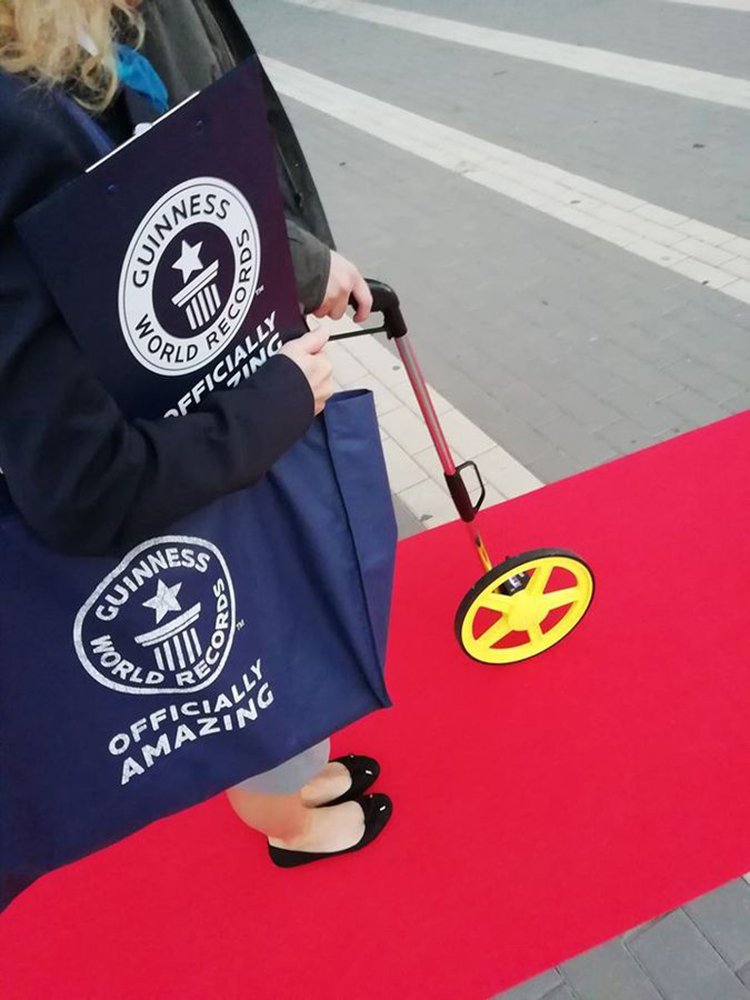 只用一条红地毯就把开业庆典活动中的临时演员变成了真正的明星 美陈网站 美陈前沿 