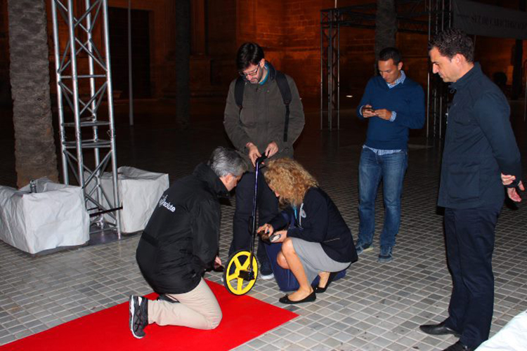 只用一条红地毯就把开业庆典活动中的临时演员变成了真正的明星 美陈网站 美陈前沿 