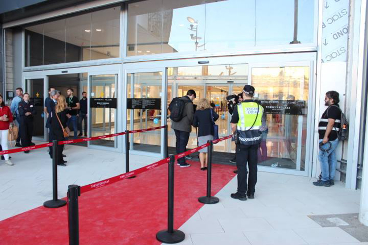 只用一条红地毯就把开业庆典活动中的临时演员变成了真正的明星 美陈网站 美陈前沿 