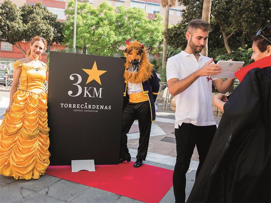 只用一条红地毯就把开业庆典活动中的临时演员变成了真正的明星 美陈网站 美陈前沿 