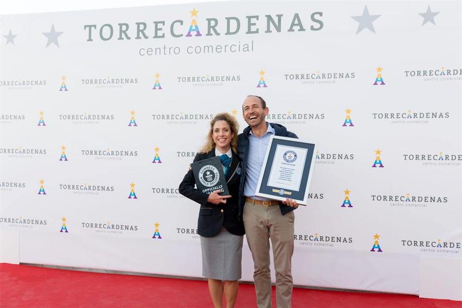 只用一条红地毯就把开业庆典活动中的临时演员变成了真正的明星 美陈网站 美陈前沿 