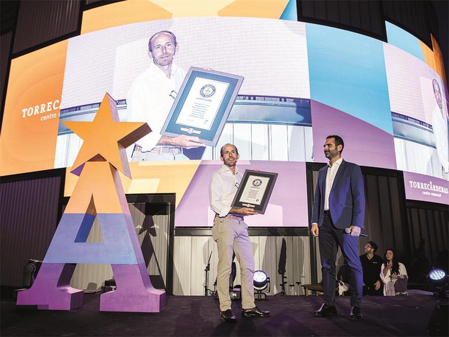 只用一条红地毯就把开业庆典活动中的临时演员变成了真正的明星 美陈网站 美陈前沿 