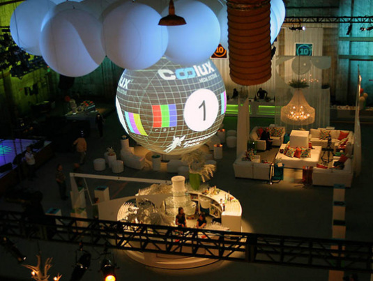 动画剧集的十周年庆典活动现场风趣幽默，剪纸技术也被应用在活动装饰上 美陈网站 美陈前沿 