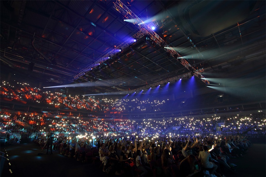 周年庆典活动策划的这个开幕活动融合了不同领域的700名艺术家，燃爆现场 美陈网站 美陈前沿 