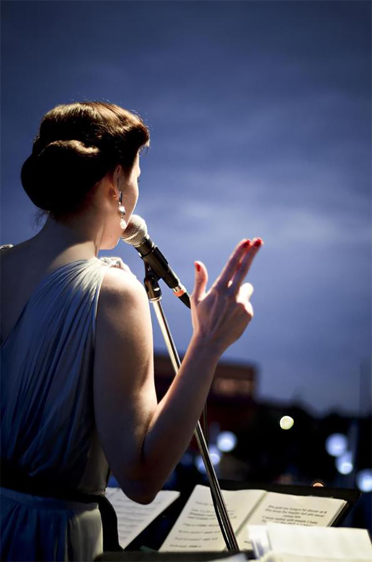 周年庆典派对活动上创造的品牌标志营造了一个巧妙的视觉效果 美陈网站 美陈前沿 