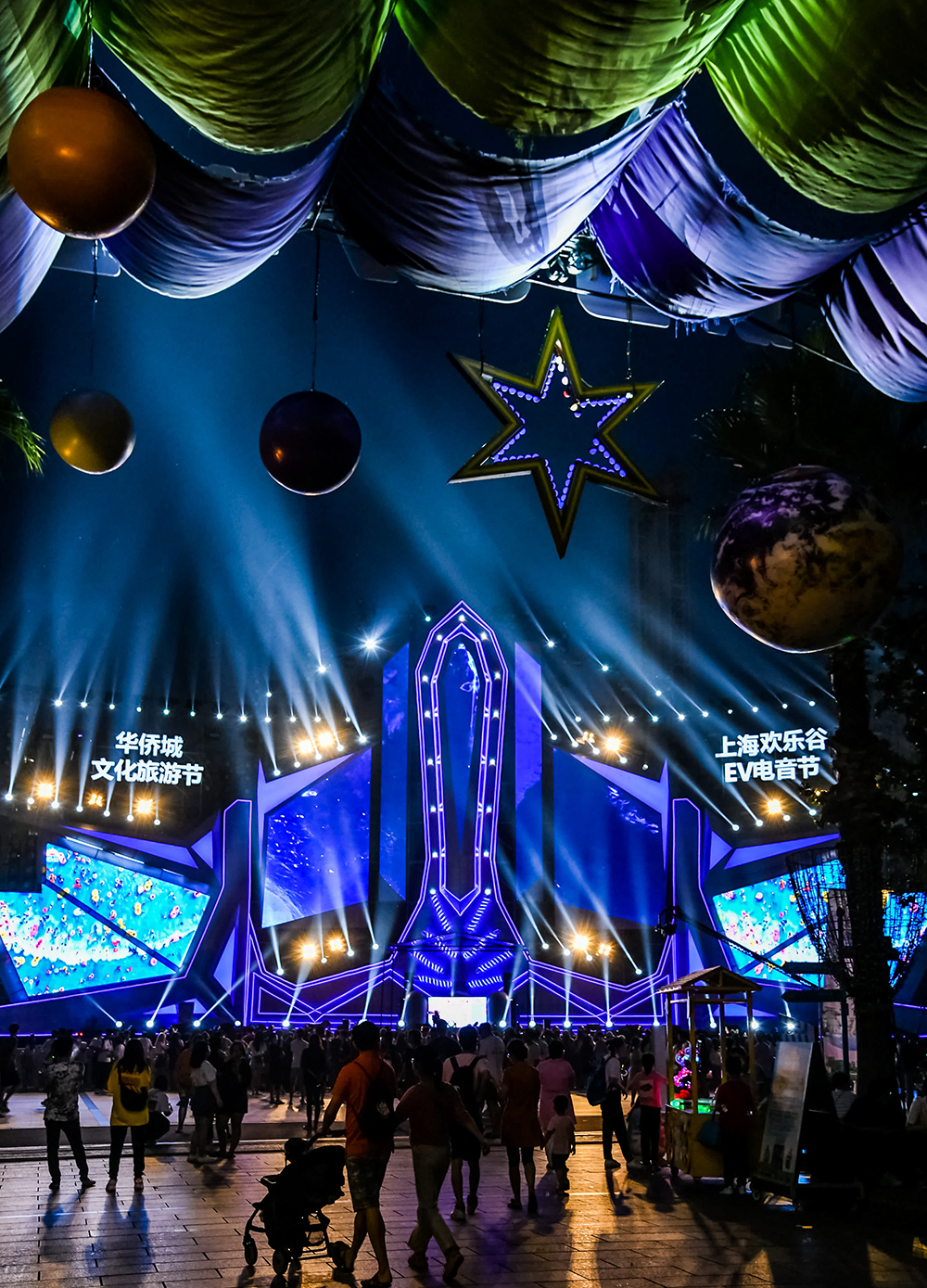 上海欢乐谷EV电音节活动化身迷幻宇宙，策划的主题派对燃爆夏日 美陈网站 美陈前沿 