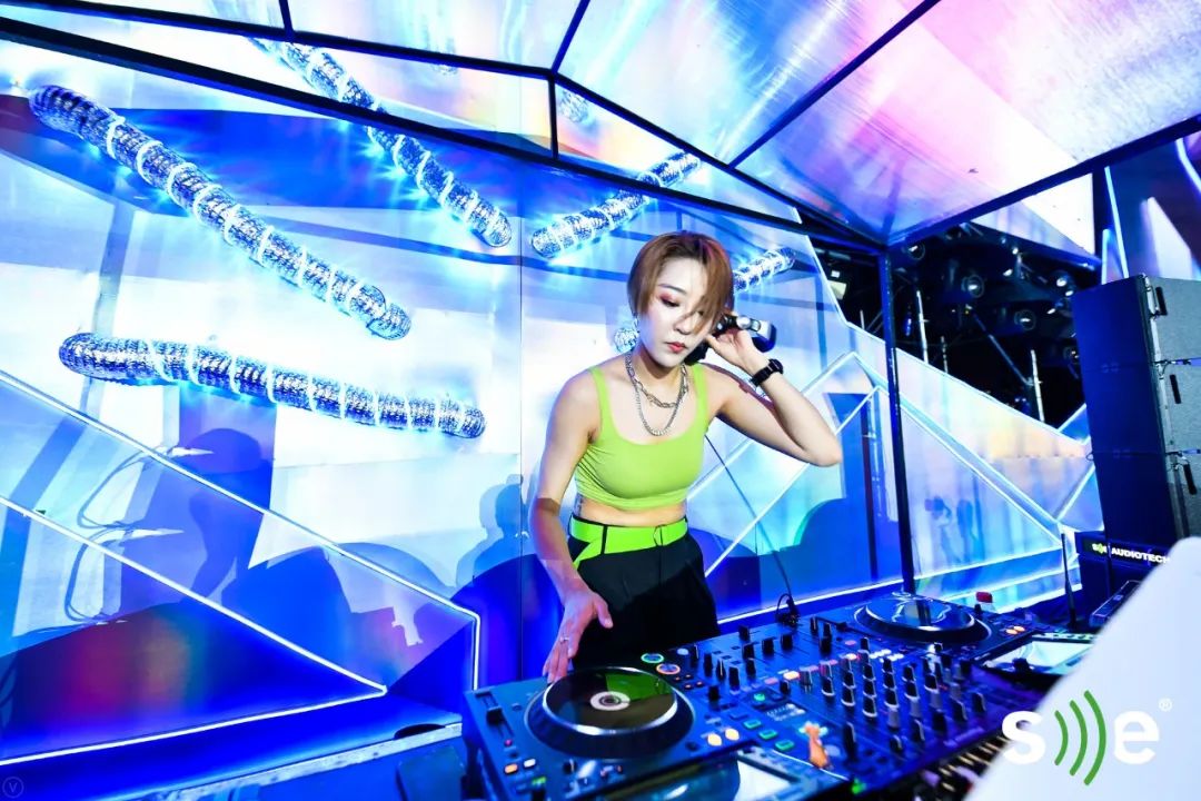 上海欢乐谷EV电音节活动化身迷幻宇宙，策划的主题派对燃爆夏日 美陈网站 美陈前沿 