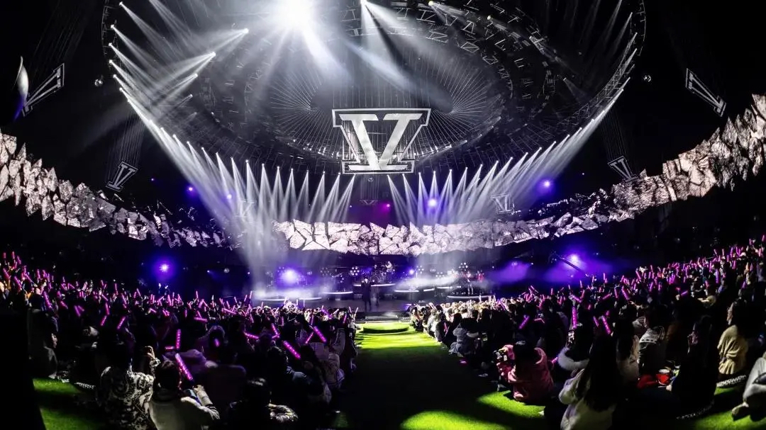 WE·LIVE生日演唱会活动策划的科幻风舞美，是星海的冲动之门 美陈网站 美陈前沿 