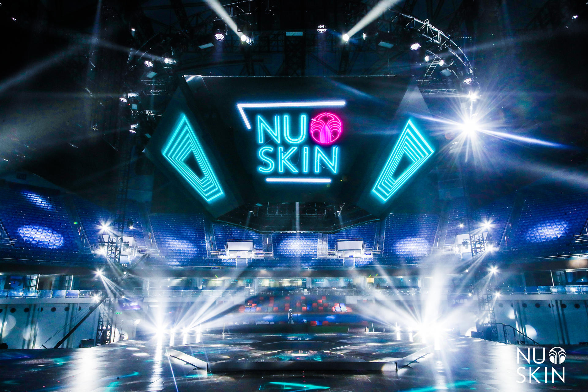 如新超级年会活动策划以年轻人喜欢的方式点燃了全场激情 美陈网站 美陈前沿 