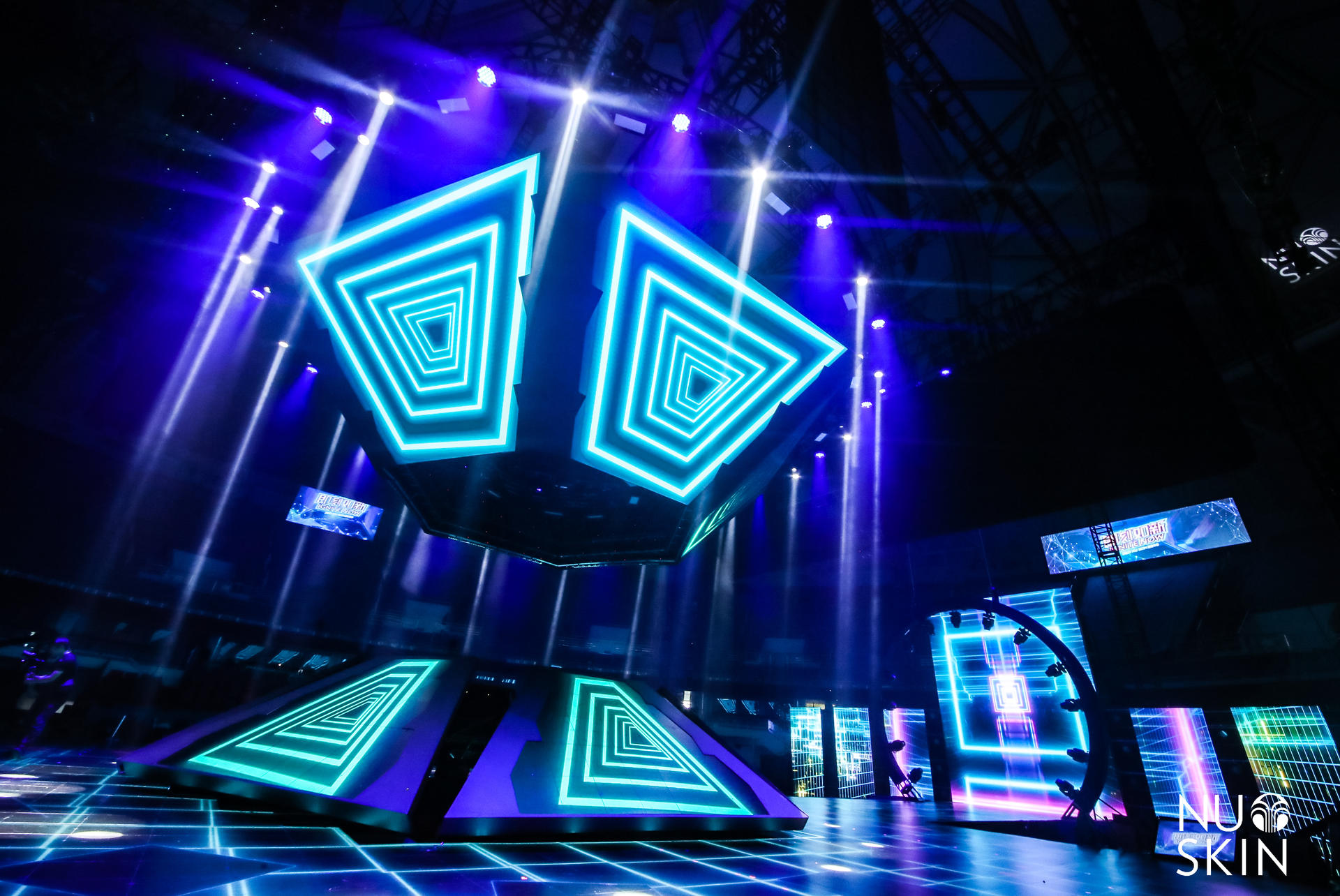 如新超级年会活动策划以年轻人喜欢的方式点燃了全场激情 美陈网站 美陈前沿 