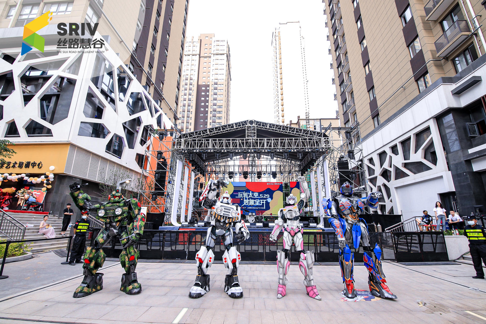 概念街区开街仪式活动策划空降知名乐队，爆梗频出尖叫不断 美陈网站 美陈前沿 