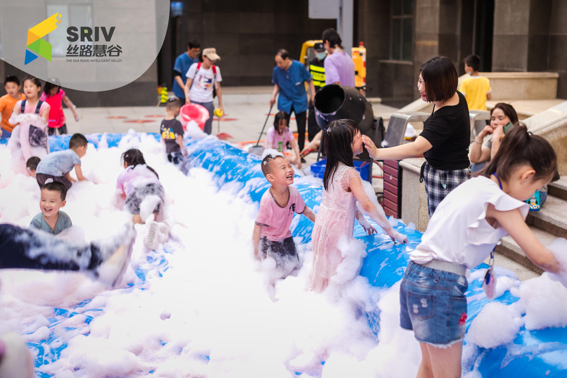 概念街区开街仪式活动策划空降知名乐队，爆梗频出尖叫不断 美陈网站 美陈前沿 