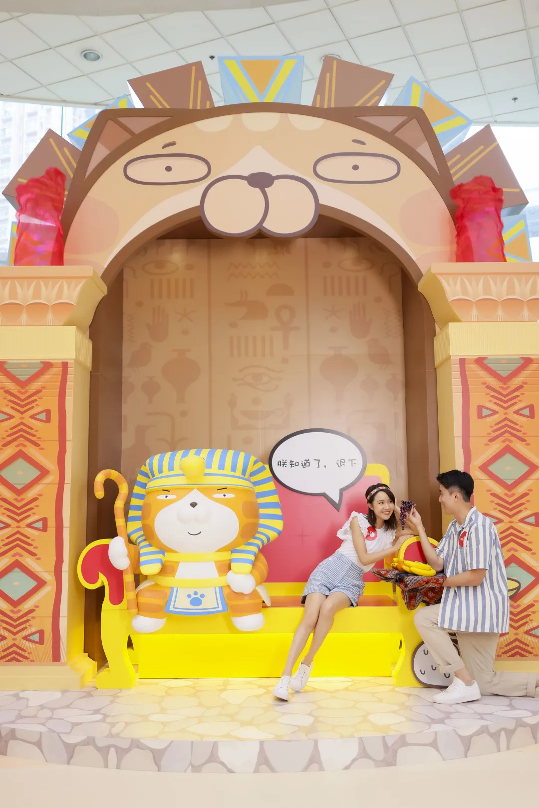 超级IP白烂猫化身87旅行团团长，玩转四国的展览活动策划格外呆萌