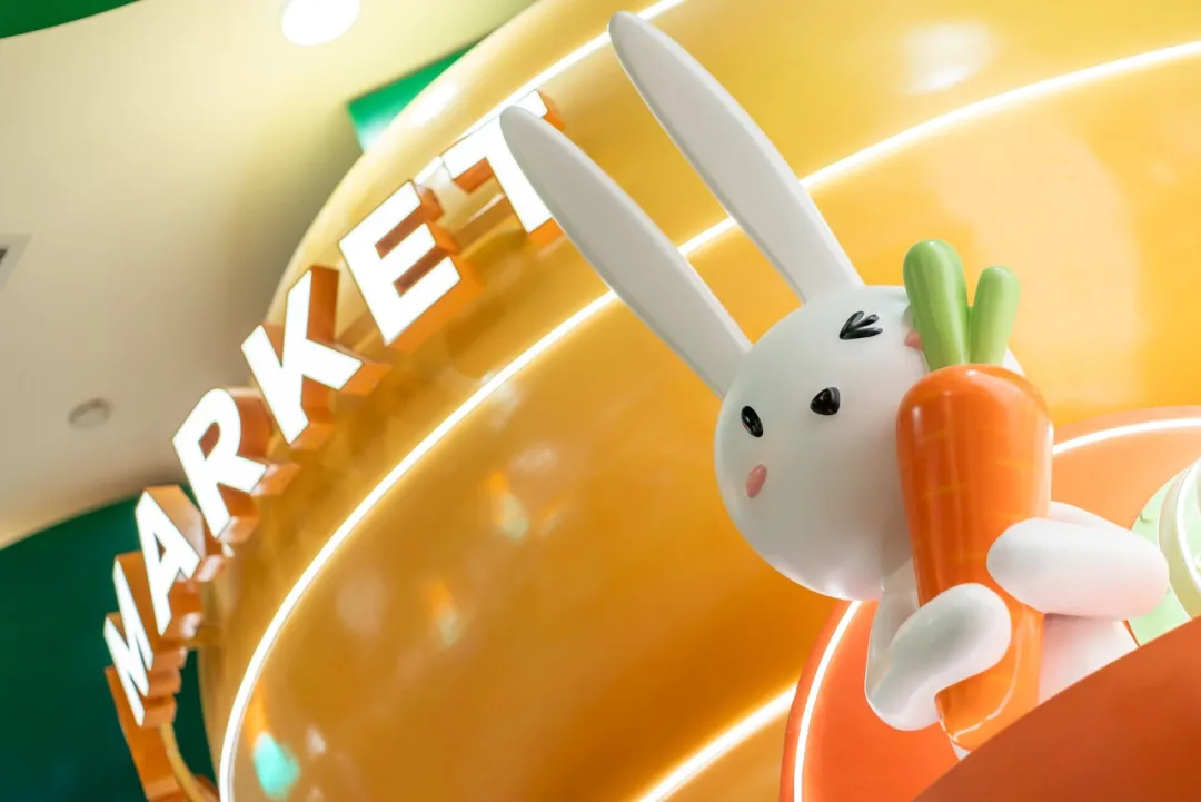 原创IP凯西兔主题街区活动策划很丰富，场景打卡更明亮有趣