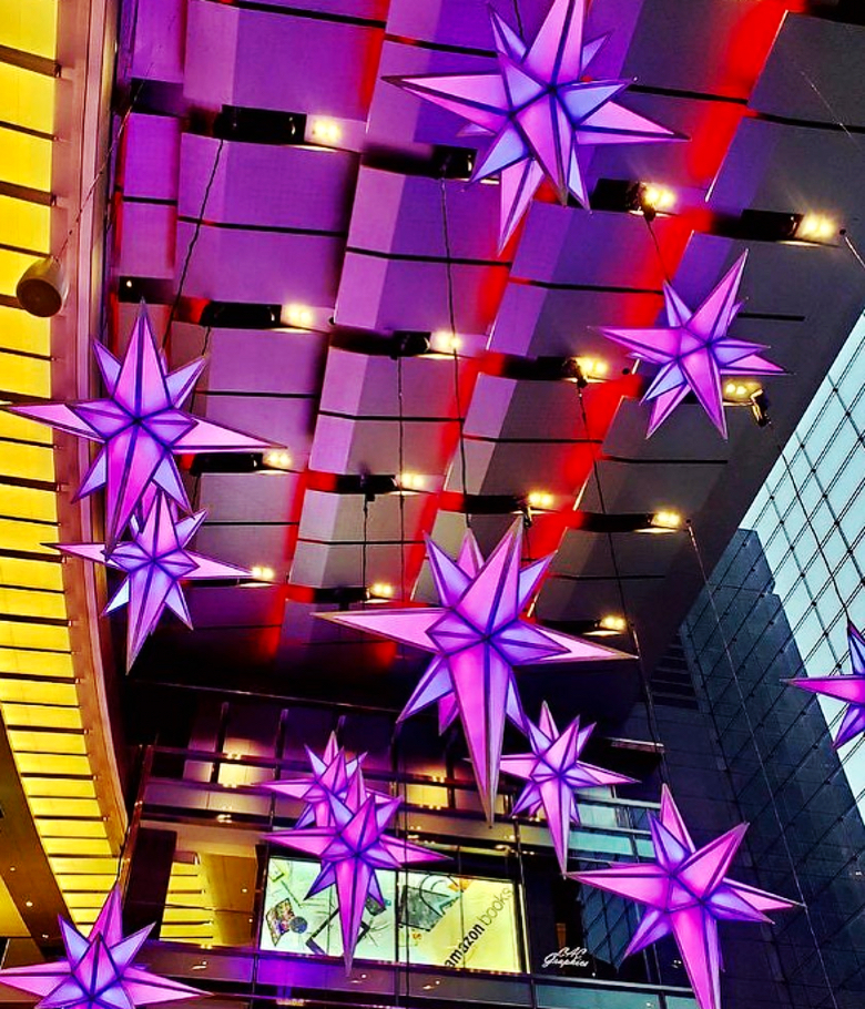 Holiday Under the Stars大型灯光秀活动策划的12颗星星很耀眼