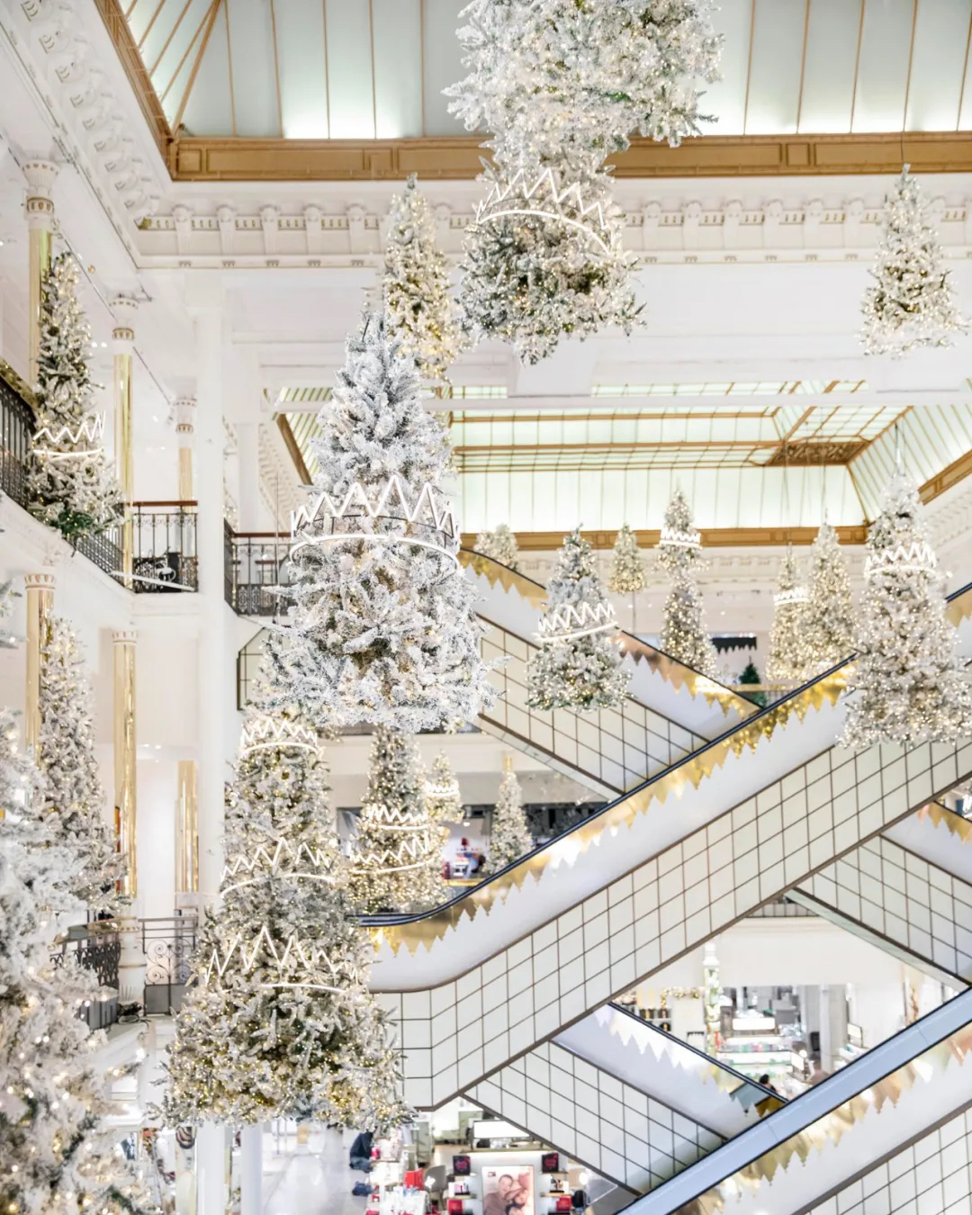 法国乐蓬马歇百货「森林之王」圣诞展览活动策划虽然简约却很梦幻