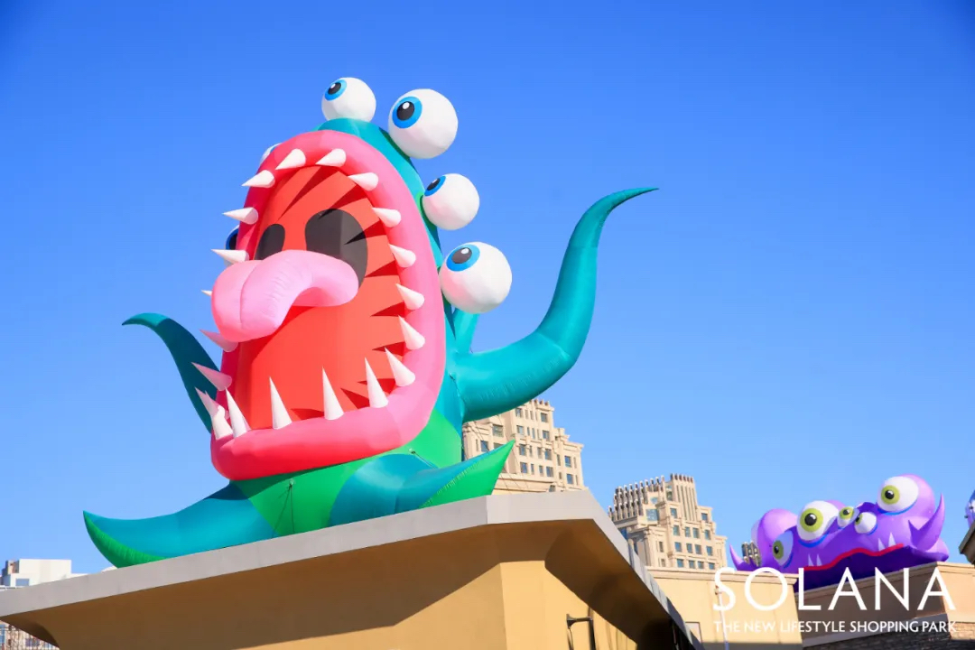 听说今年的蓝色港湾灯光节活动策划被一群怪兽占据了风头