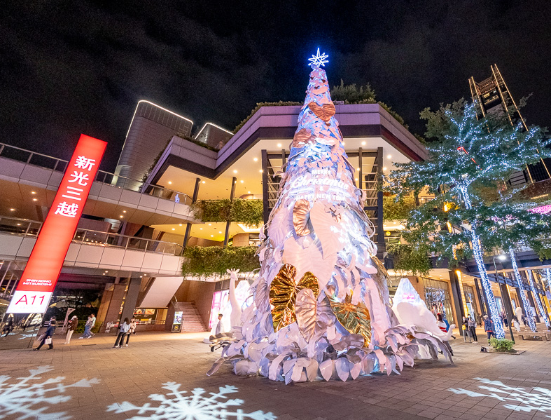 XMAS耶诞奇幻之森主题圣诞活动策划美陈设计，17米雪白圣诞树超美