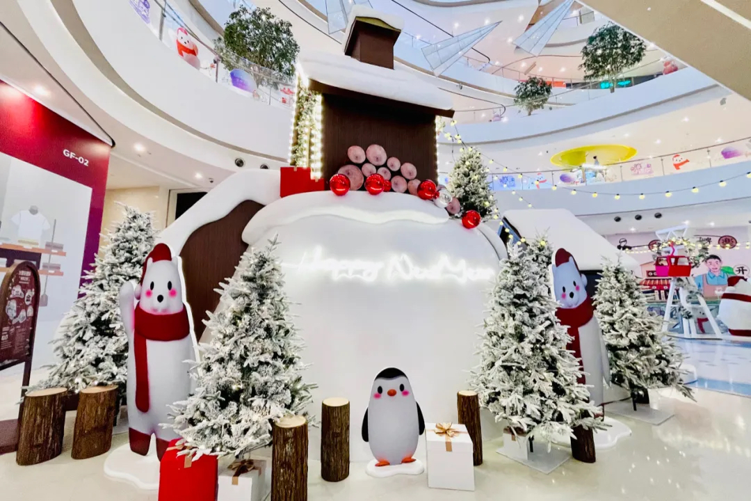 圣诞新年活动策划「冰雪奇遇季」启幕啦，暖萌小白熊喊你来打卡