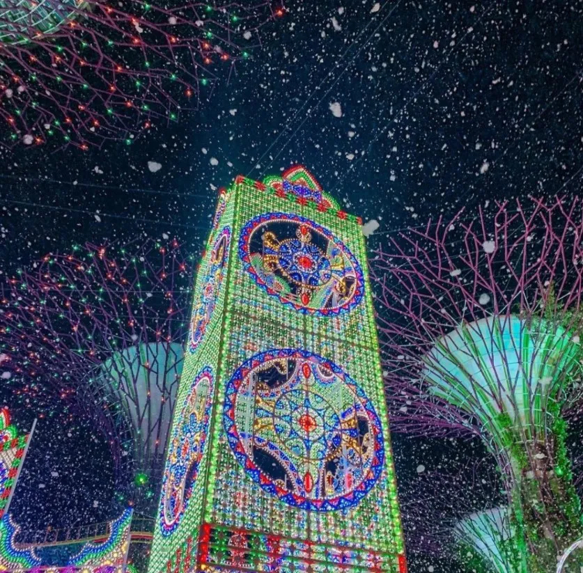 高达21米的亚洲最高灯光圣诞树展览活动策划简直就是圣诞仙境