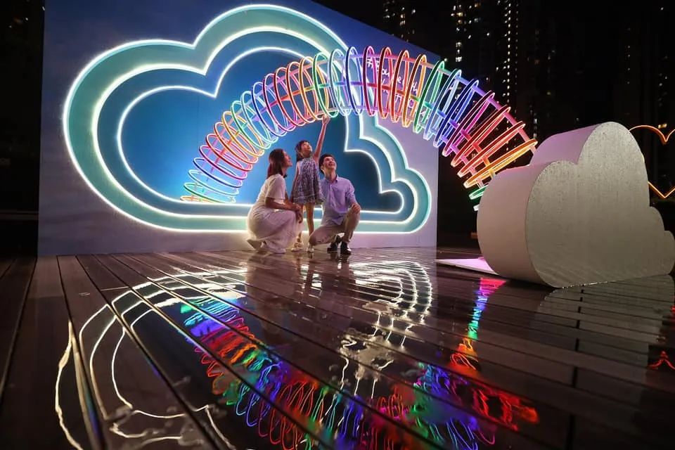 中秋节这波彩虹美陈展览活动装置日与夜各有绚丽姿态