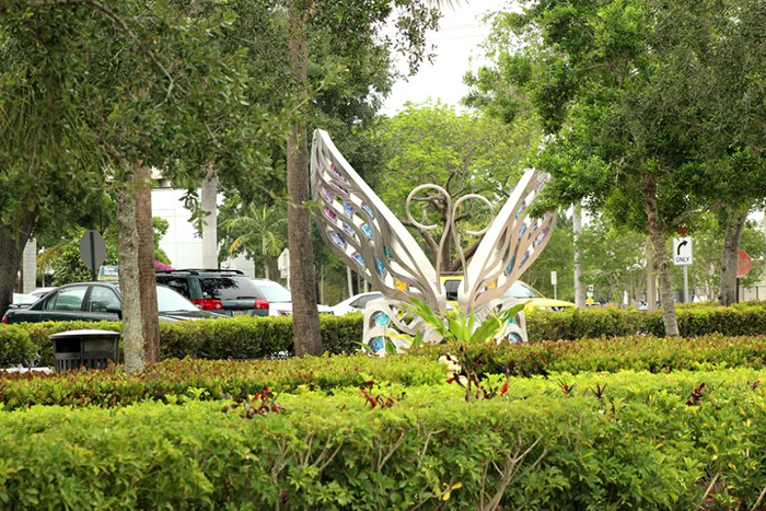 12.5英尺高的不锈钢蝴蝶展览活动装置带你寻找自我的美丽