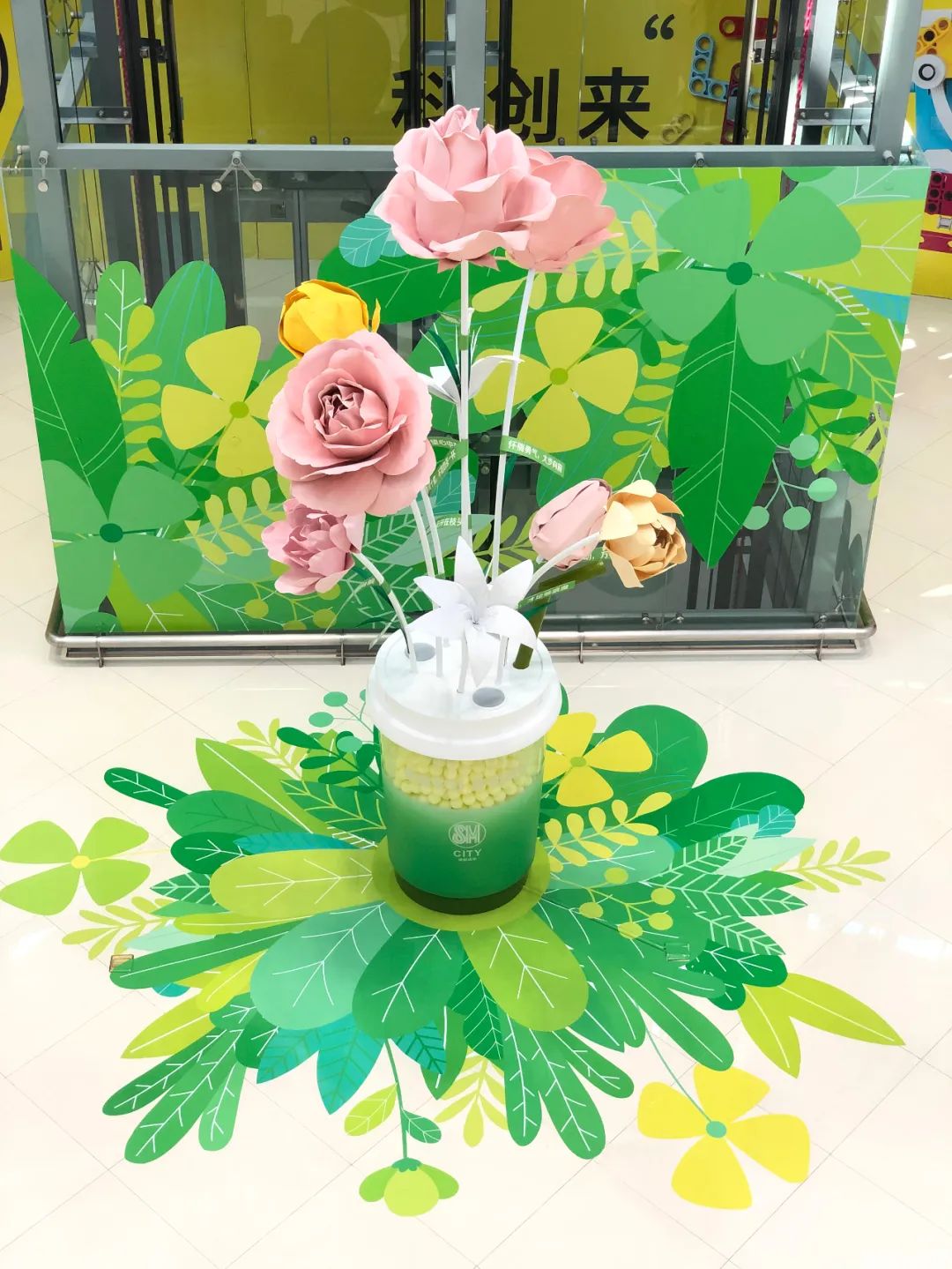 用一场春暖花开的美陈展览活动感受春的气息，向阳新生