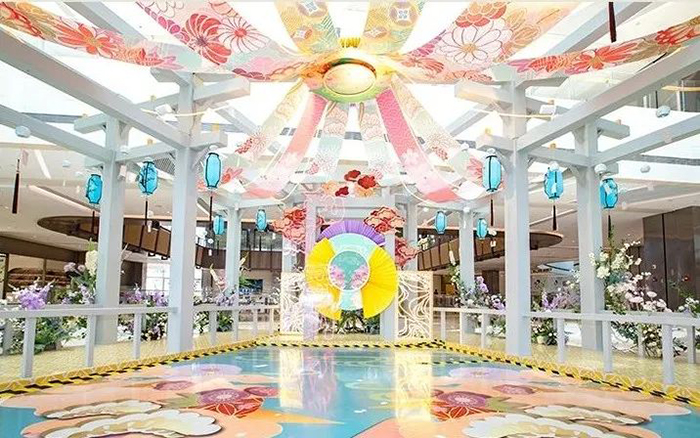 新一轮商场美陈展览活动瞬间消解了疫情期间饱受的苦闷