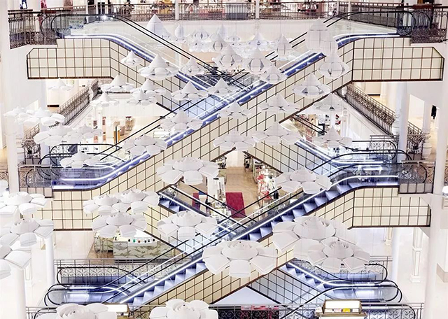 这样一个空中的展览活动艺术设计将老商场一跃成为魔幻乐园